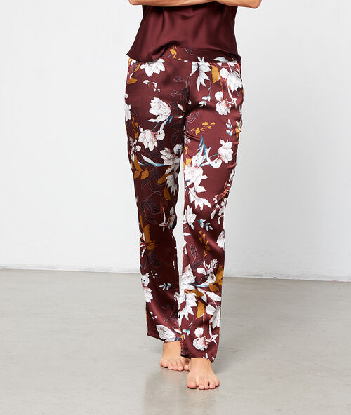 Pyjama 3 pièces satiné marron.