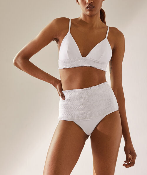 Bikinioberteil in dreiecksform, durchbrochenes sch&ouml;&szlig;chen ekr&uuml;.