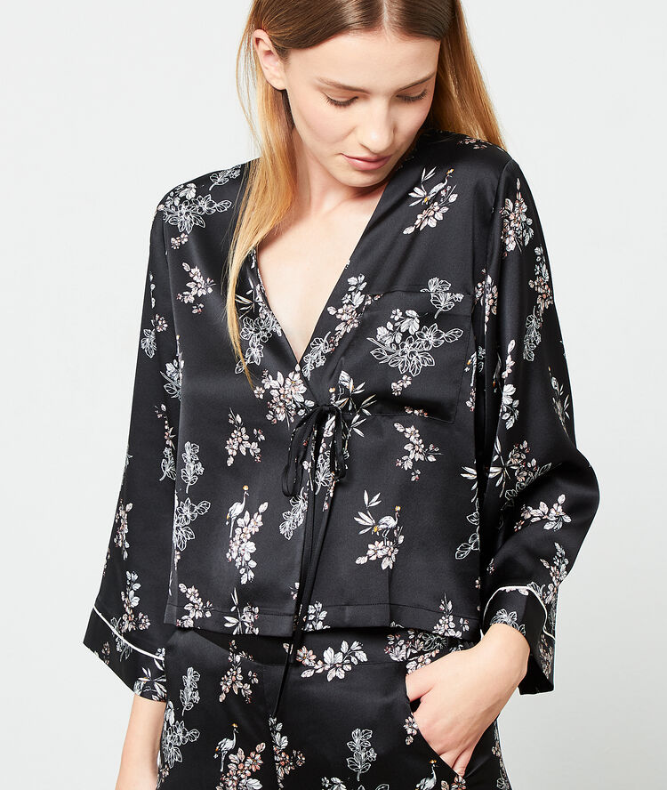 Chemise de pyjama cache-coeur noir.