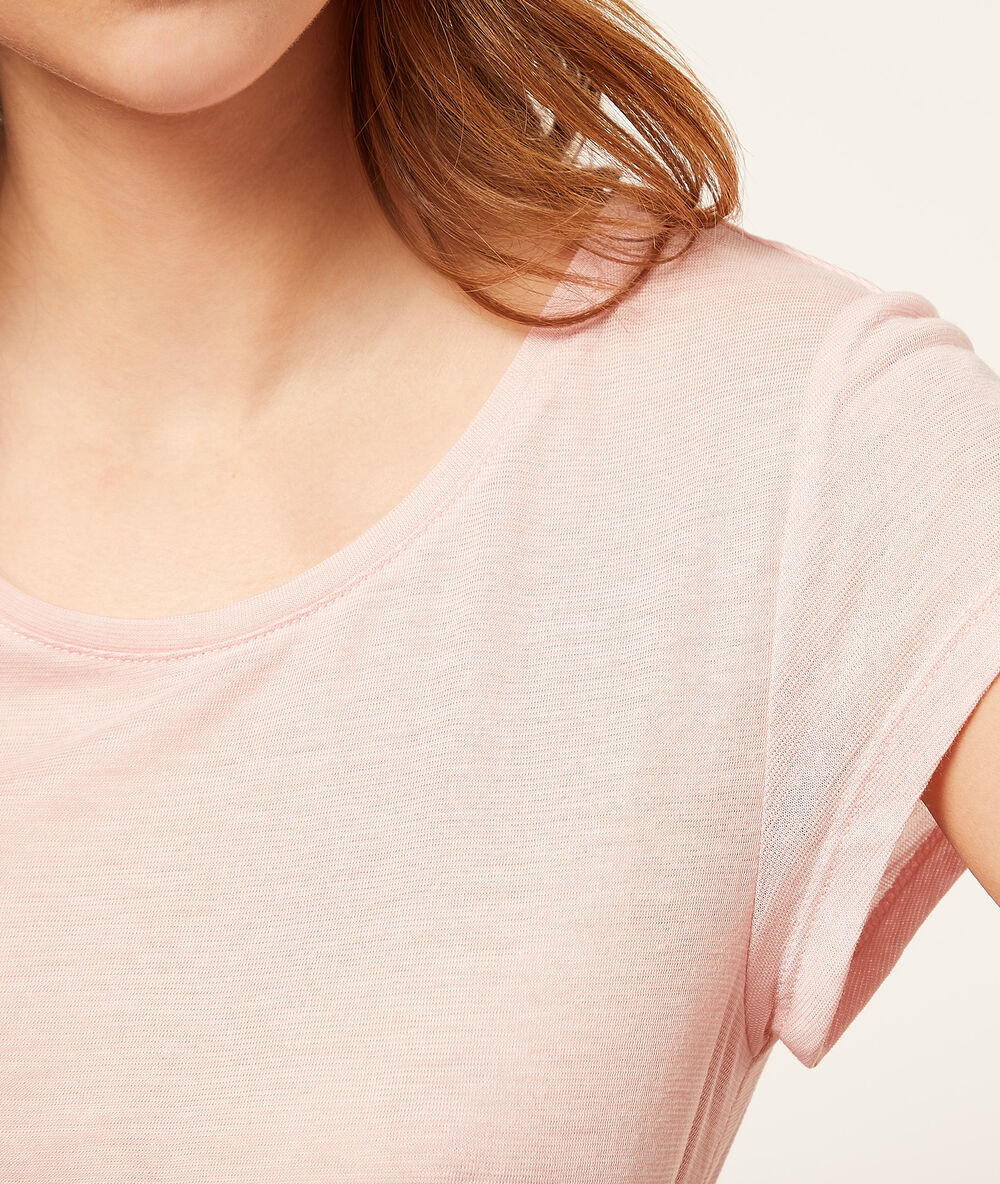 Chemise de nuit bas dentelle rose poudre.