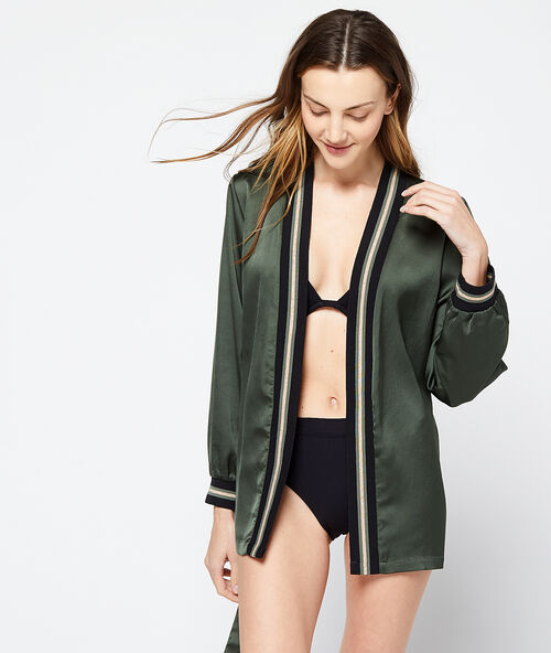 Kurzer, seidig schimmernder kimono mit kontrastfarbenen b&auml;ndern kaki.