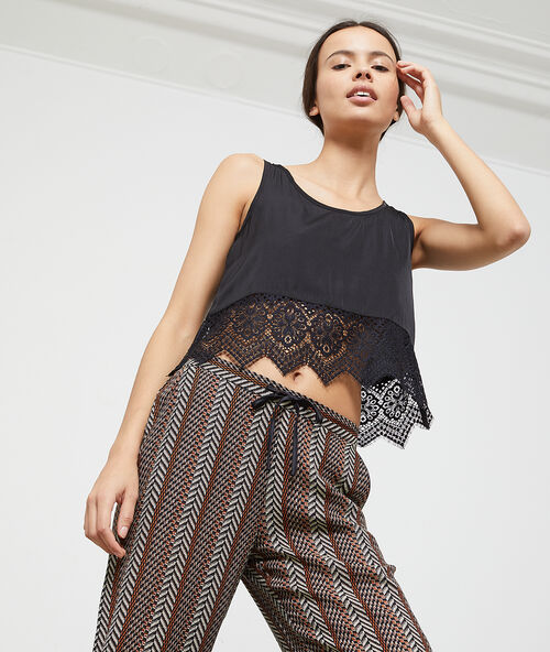 Top bas dentelle noir.