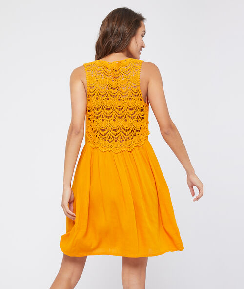 Robe de plage dos guipure curry.